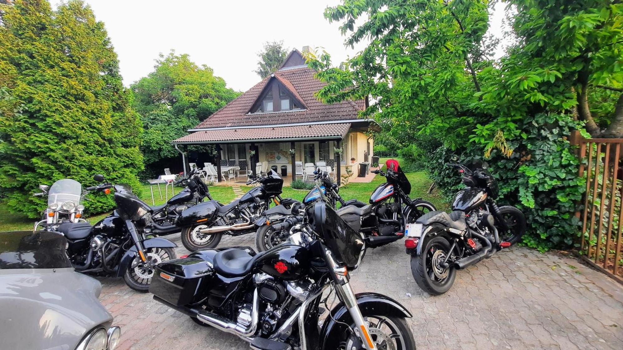 Biker Holiday Home Balatonakarattya Buitenkant foto